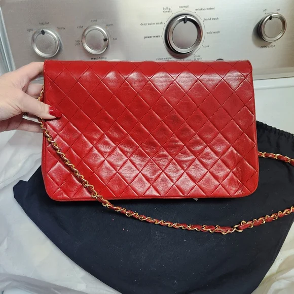 Authentic Chanel Red quilted Diana shoulder handbag - Picture 13 of 17